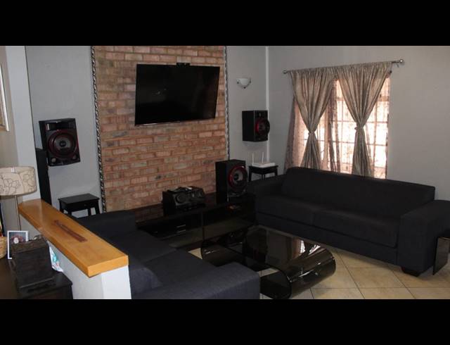3 BEDROOM HOUSE FOR SALE IN BRACKENHURST